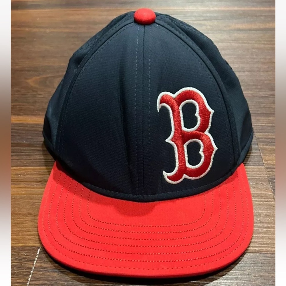 Boston Red‎ Sox Under Armor Fitted Baseball Hat